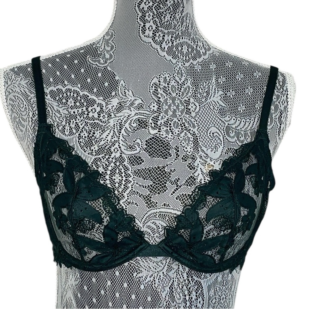 Victoria’s Secret dark green lace Low‎ cut demi bra. Size 34C